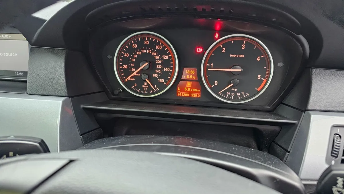 BMW 5-Series 2009 - Image 1