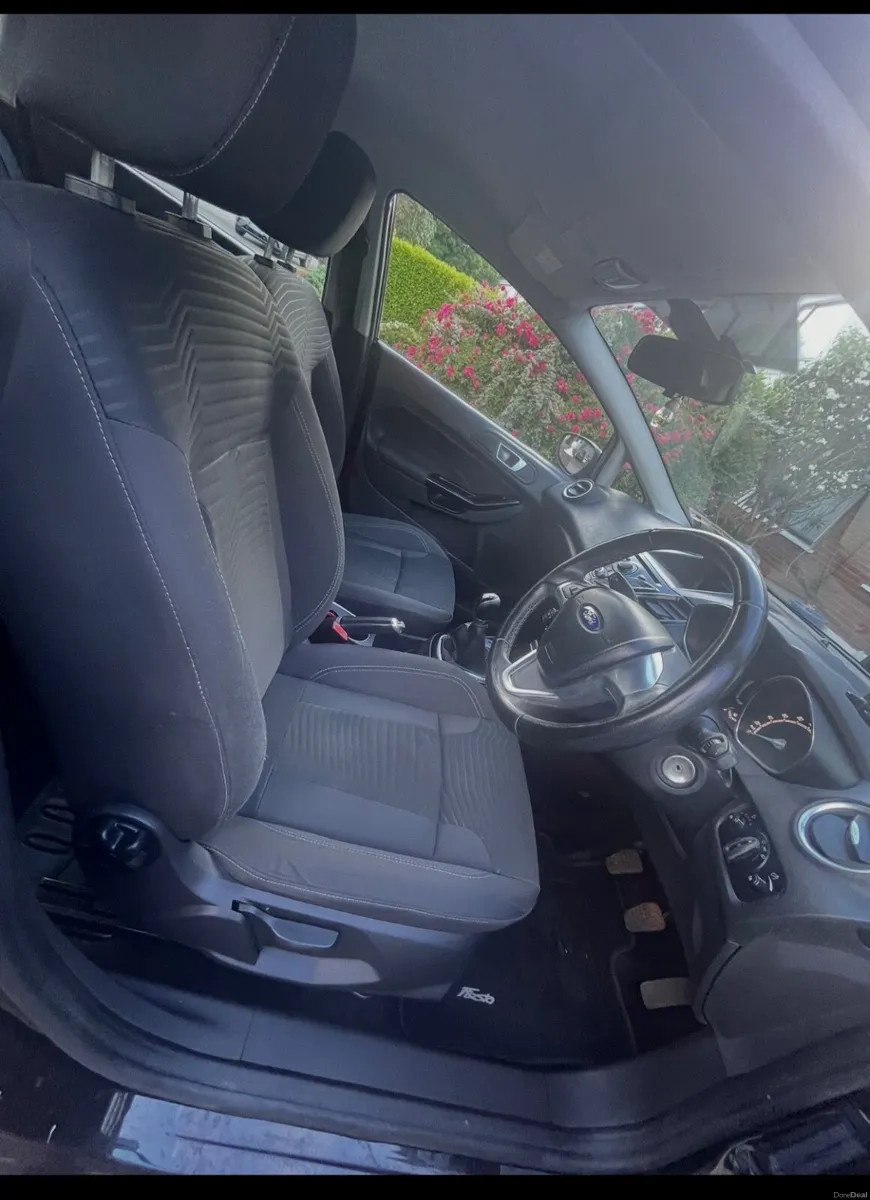 Ford Fiesta Titanium 2015 - Image 3