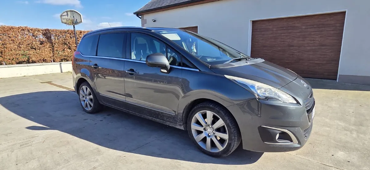 Peugeot 5008 2015 - Image 2