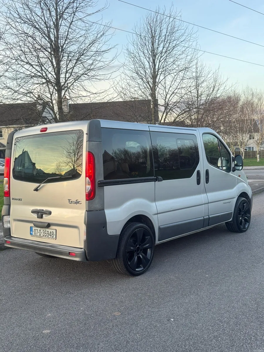 Renault trafic 9 Seater - Image 3