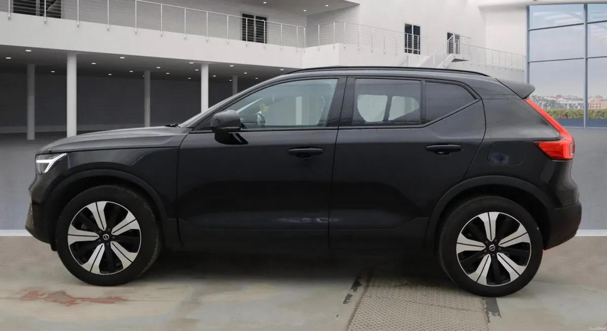 Volvo XC40 Core Recharge 69Kwh 170kw 2023 - Image 4