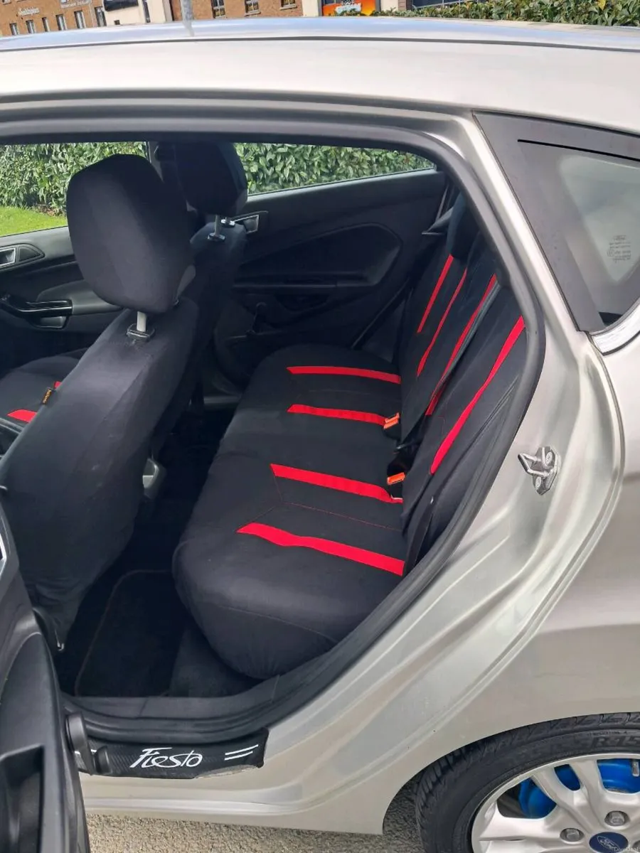 2016 Ford fiesta - Image 4