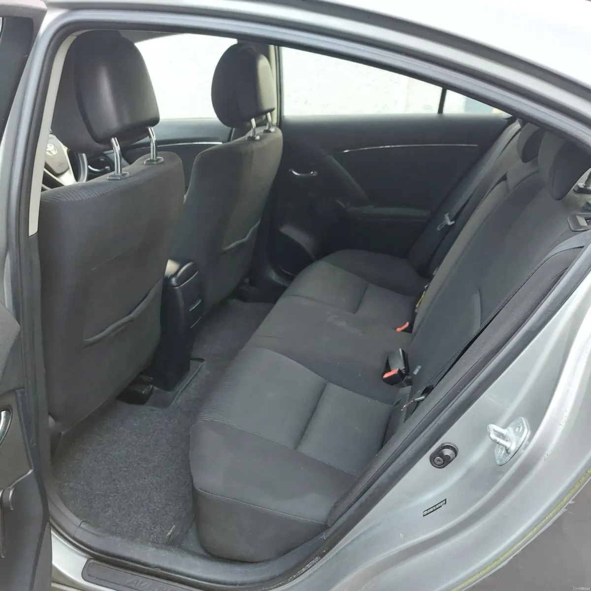 Toyota Avensis 2011 - Image 4