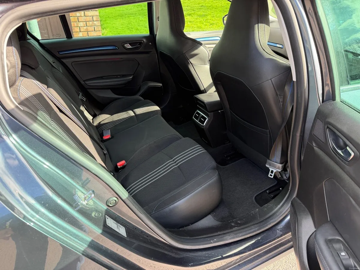 2019 (192) Renault Megane GT line sport Tourer - Image 3