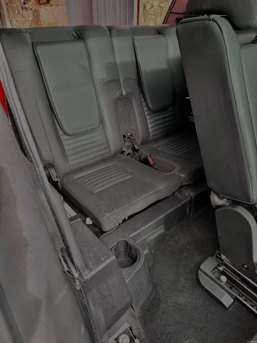 Land Rover Discovery Sport 2015 - Image 2