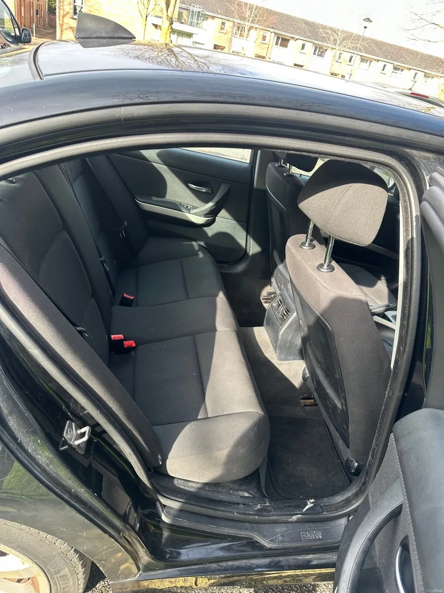 BMW 3-Series 2009 - Image 2