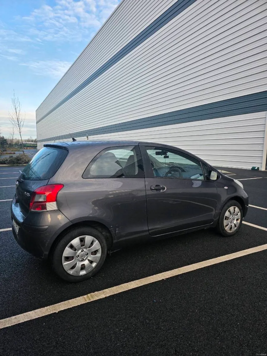 Toyota yaris 2010 1 owner from new - Image 3
