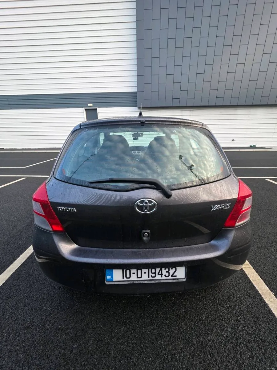 Toyota yaris 2010 1 owner from new - Image 4