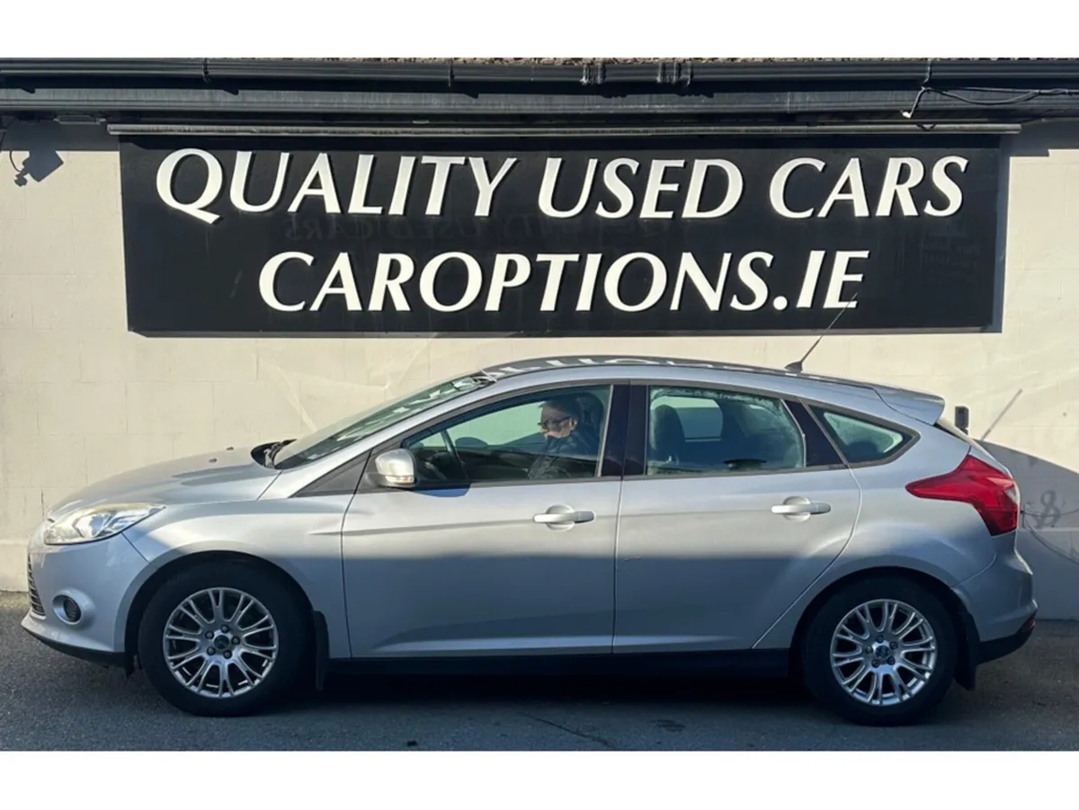 Ford Focus 1.6 105PS EDGE 4DR STYLE//NEW N.C.T// - Image 2