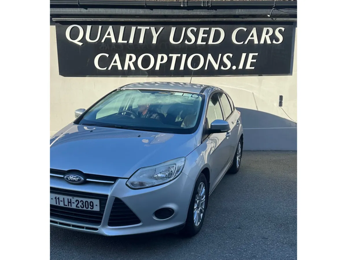 Ford Focus 1.6 105PS EDGE 4DR STYLE//NEW N.C.T// - Image 4