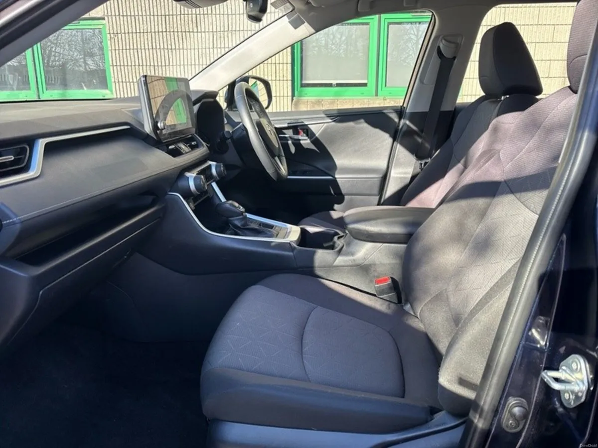 Toyota RAV4 HYBRID AUTO // REAR CAMERA // BLUETOOT - Image 6