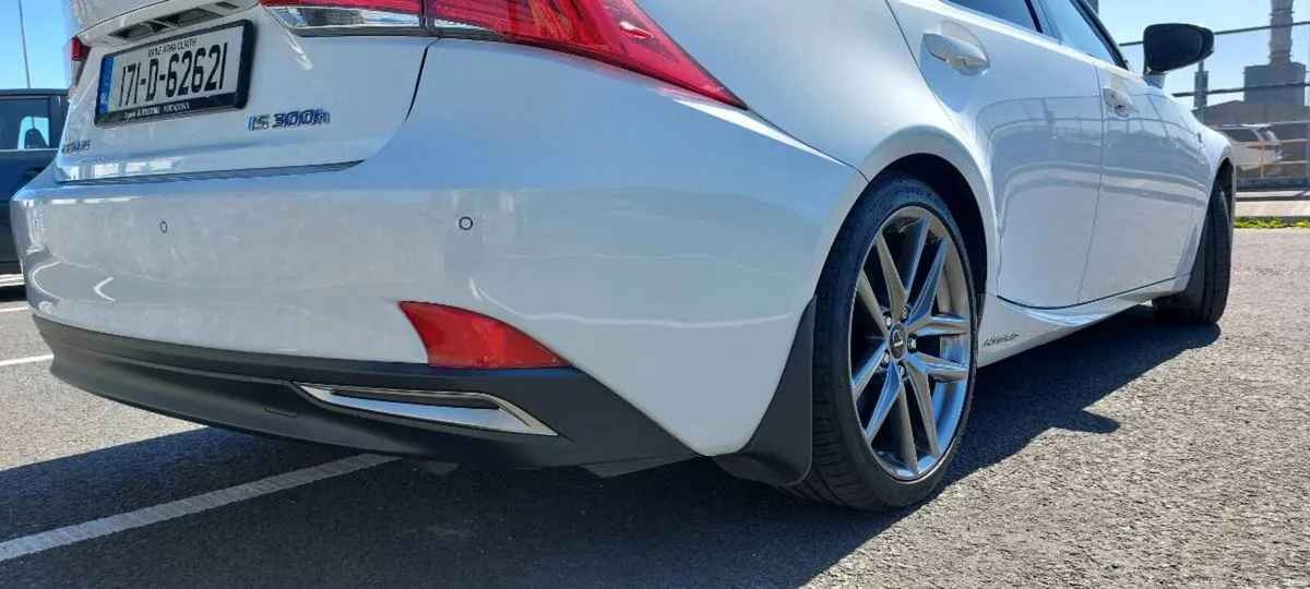 LEXUS IS 300H 2.5 F SPORT, FSH, Under Warranty - Image 4