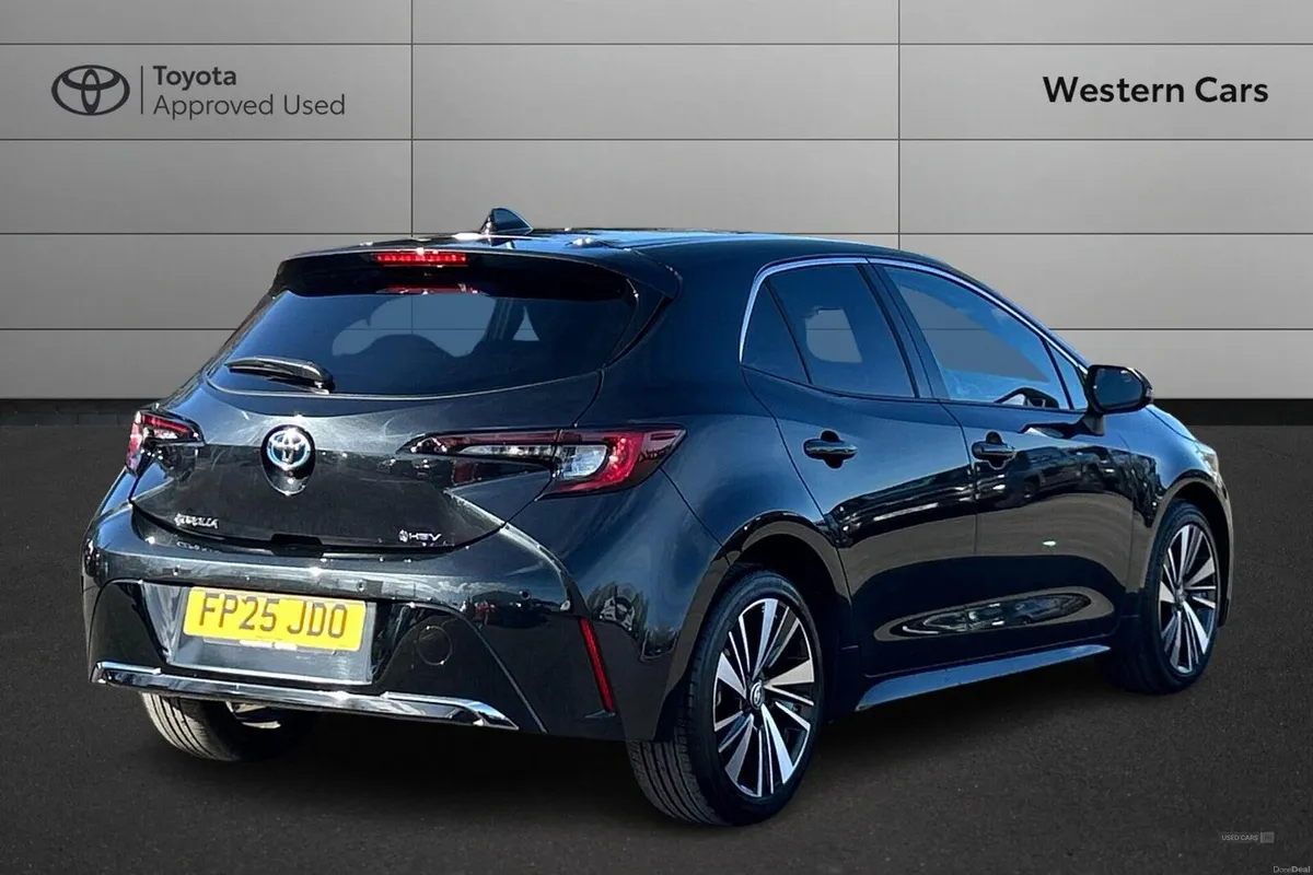 Toyota Corolla 1.8 VVT-h Design CVT Euro 6 (s/s) 5 - Image 2