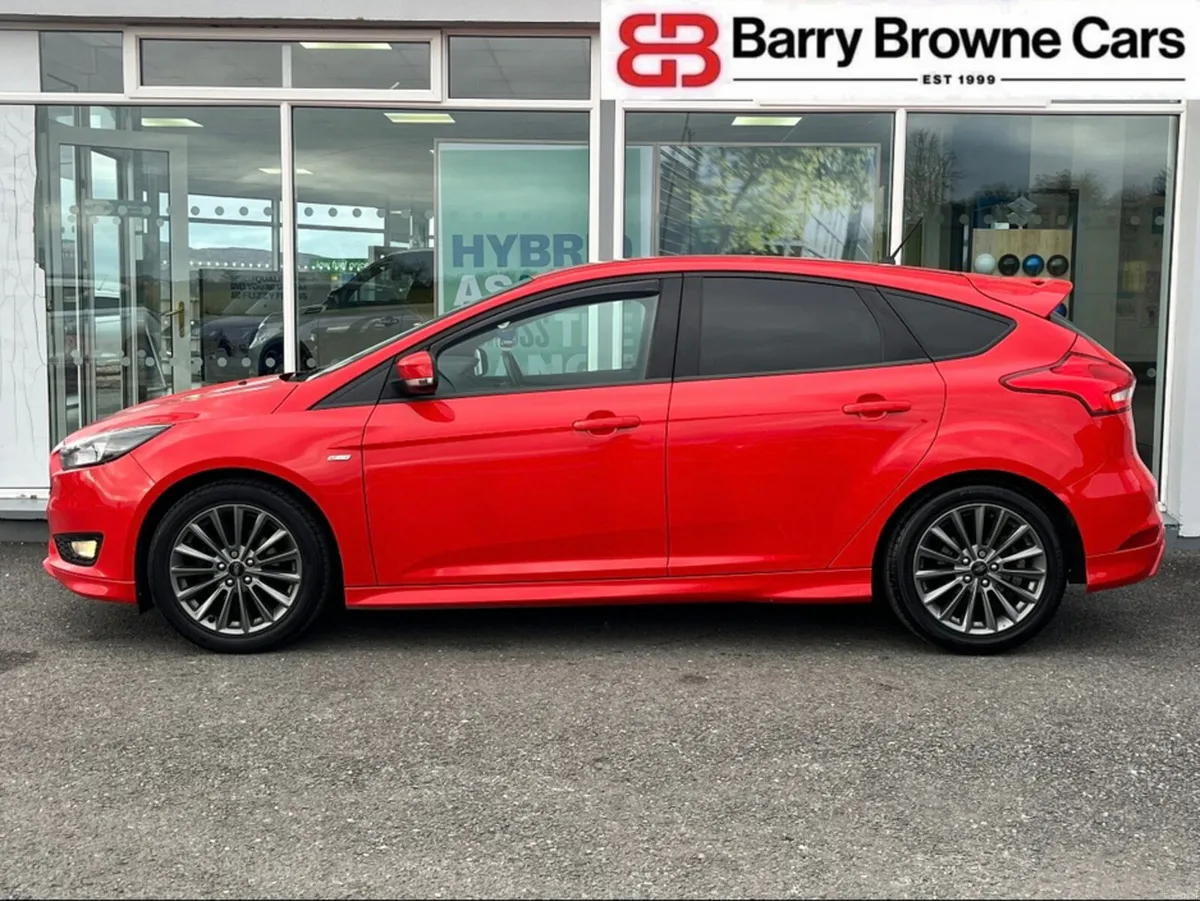 Ford Focus ST-LINE 1.5 TD 120PS 6SPEED 4DR - Image 4