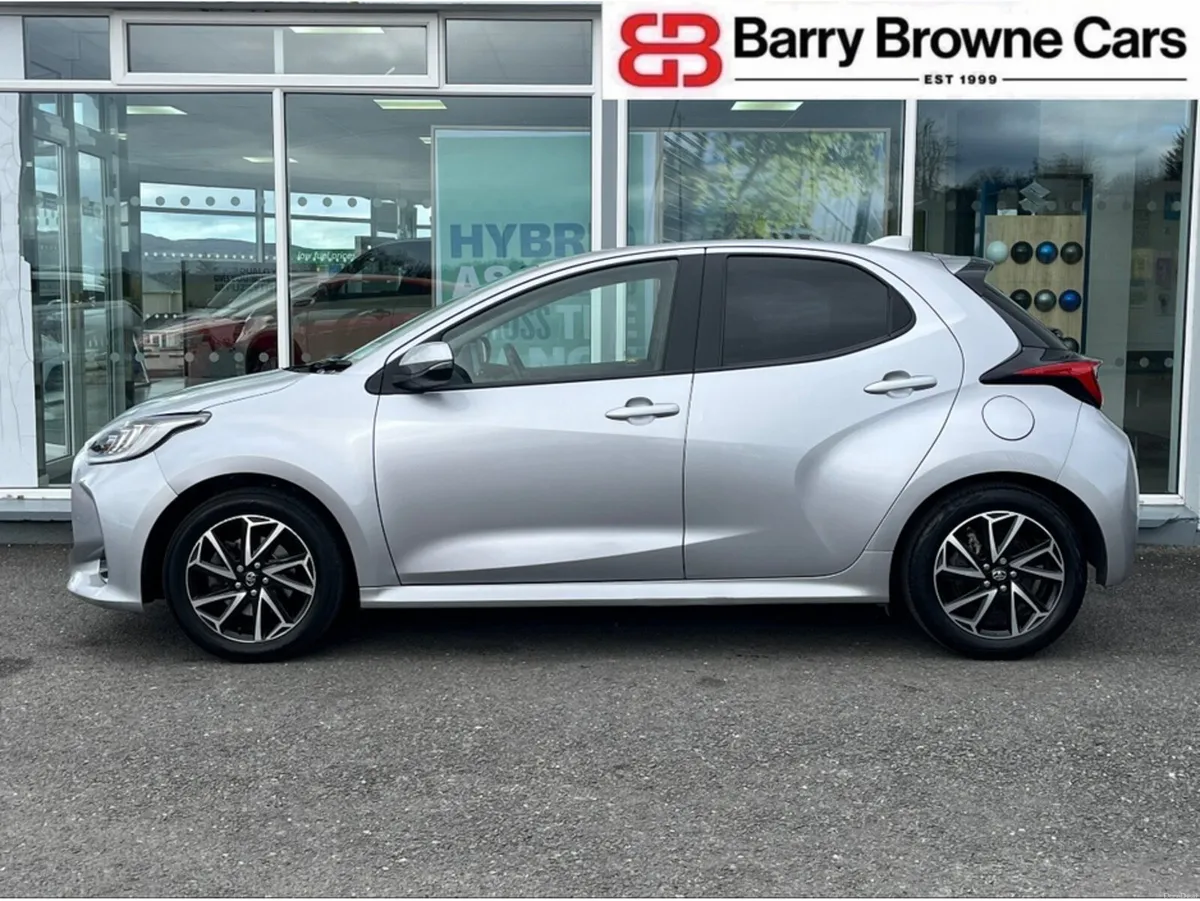 Toyota Yaris DESIGN HEV CVT - Image 4