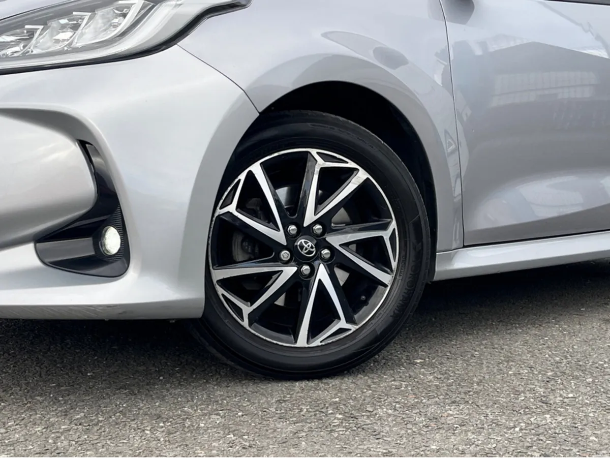 Toyota Yaris DESIGN HEV CVT - Image 5