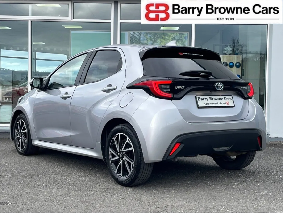 Toyota Yaris DESIGN HEV CVT - Image 6