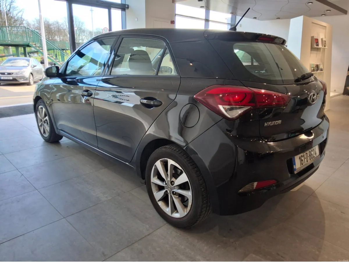 Hyundai i20 PETROL DELUXE 5DR - Image 3