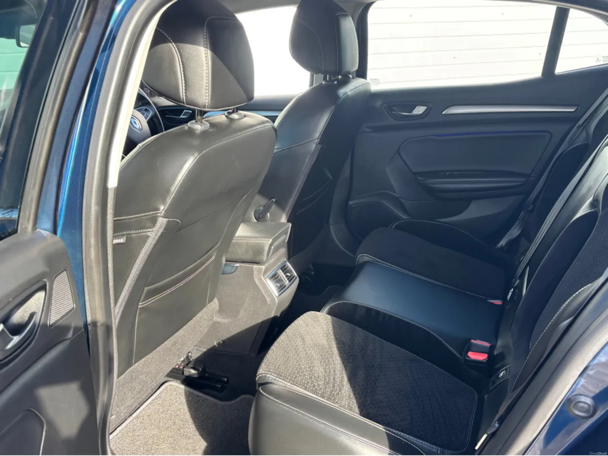 Renault Megane DYNAMIQUE NAV DCI 110 4DR - Image 6