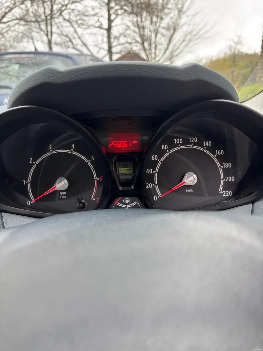 Ford Fiesta 2011 - Image 3