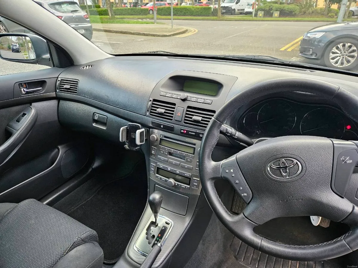 Toyota Avensis Automatic - Image 3