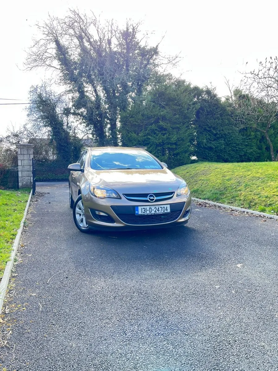 Opel Astra 2013 - Image 1