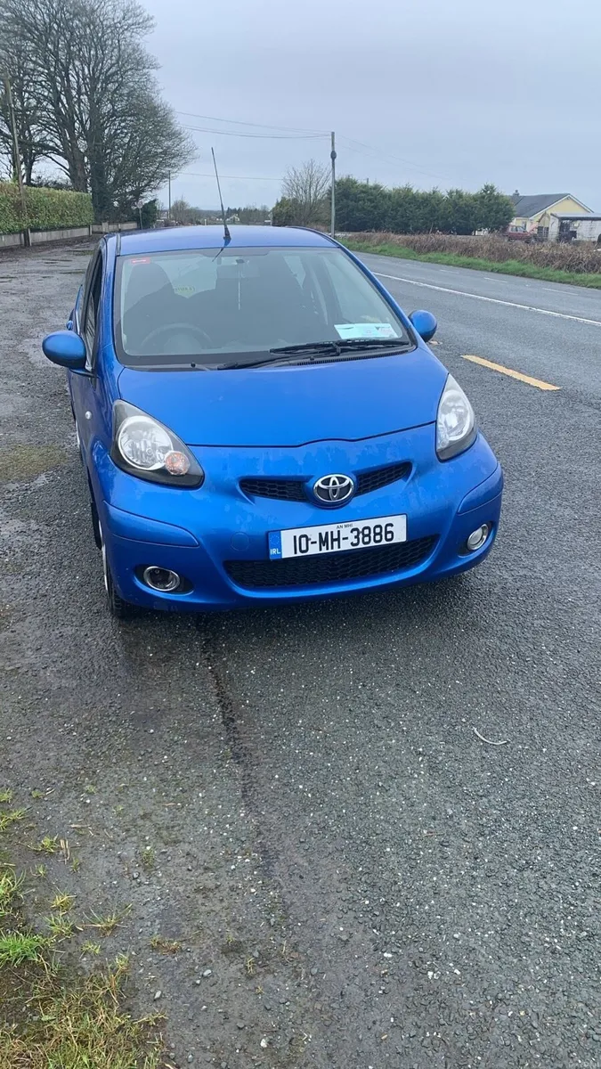 2010 Toyota ago - Image 2
