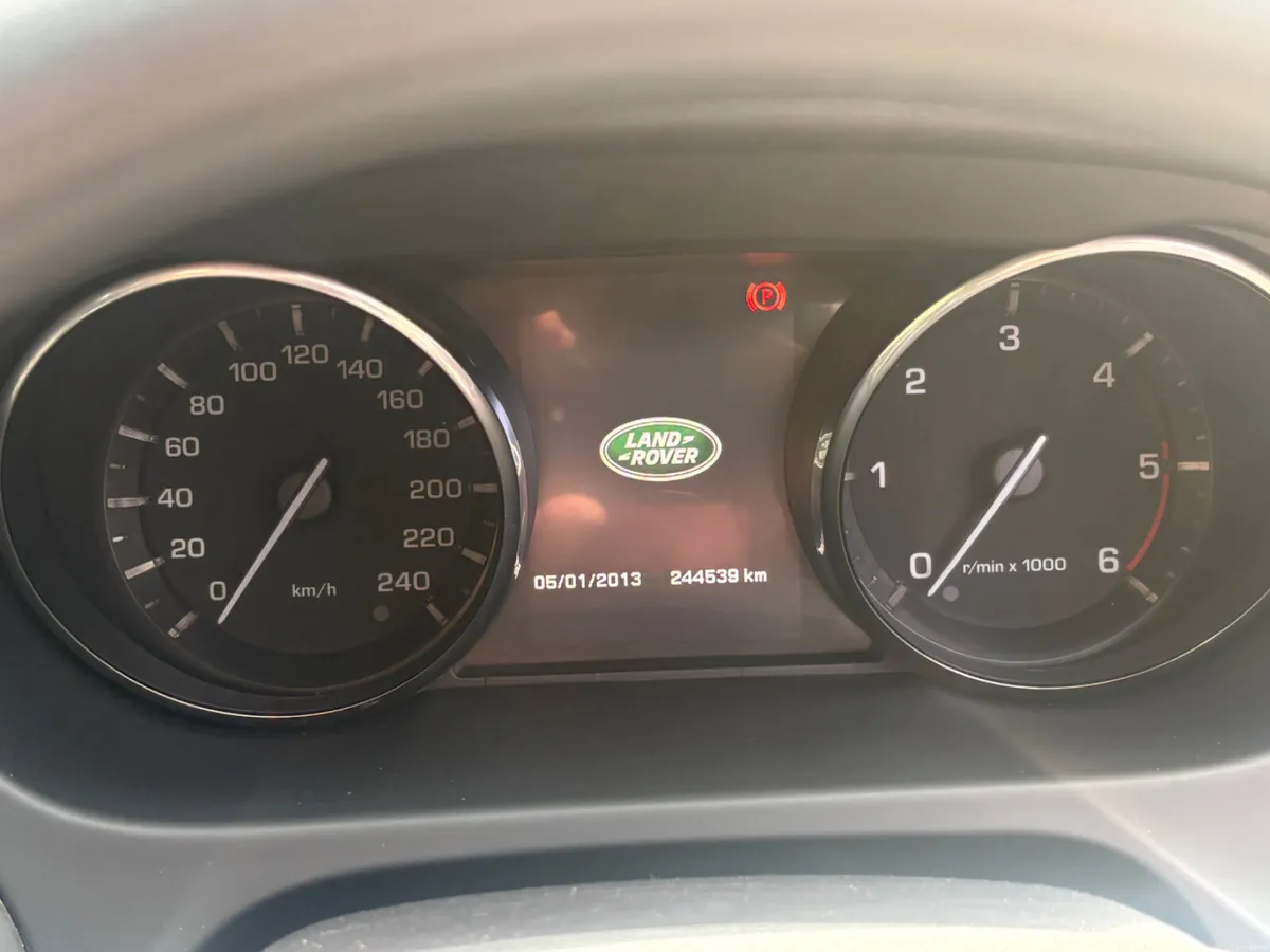 Land Rover Discovery Sport 2016 , 2.0 litre 4x4 - Image 3