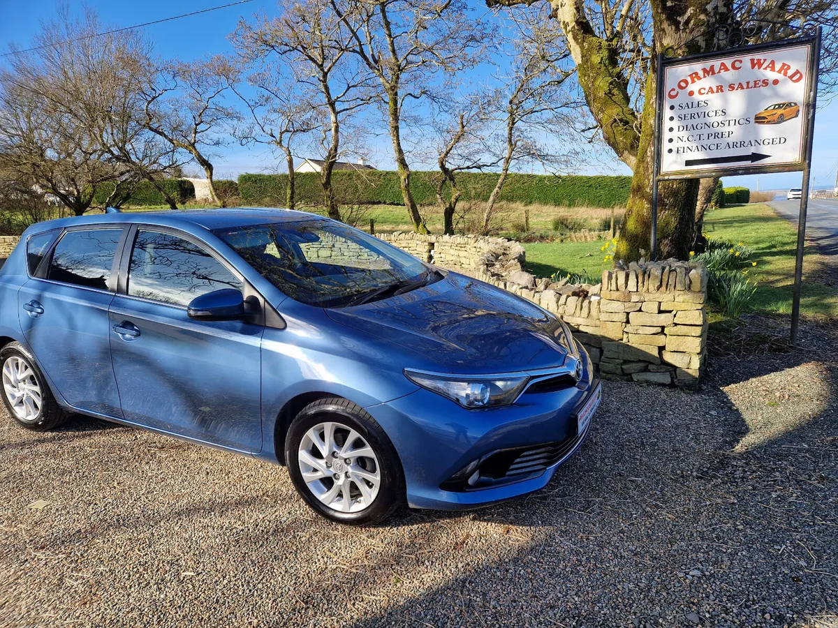 Toyota Auris 2018 - Image 2