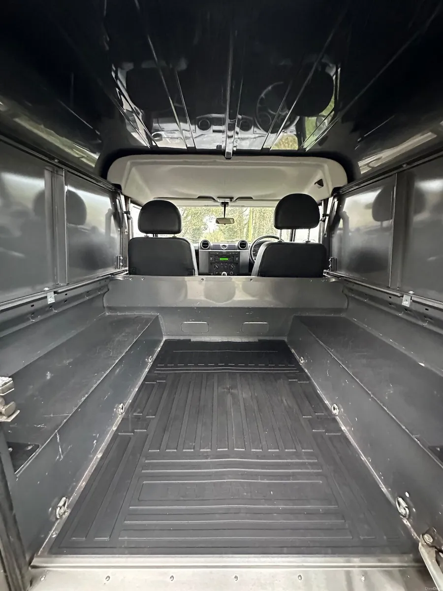 Land Rover Defender 2010 - Image 2