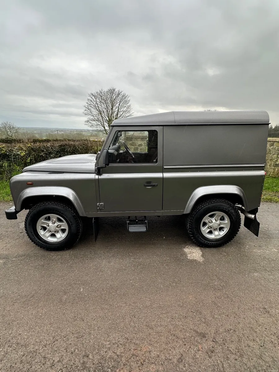 Land Rover Defender 2010 - Image 4