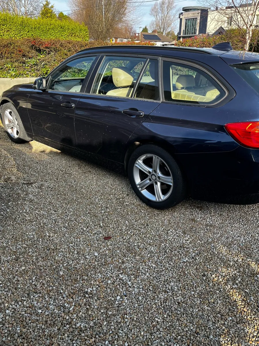 BMW 3 Series Touring - Image 4