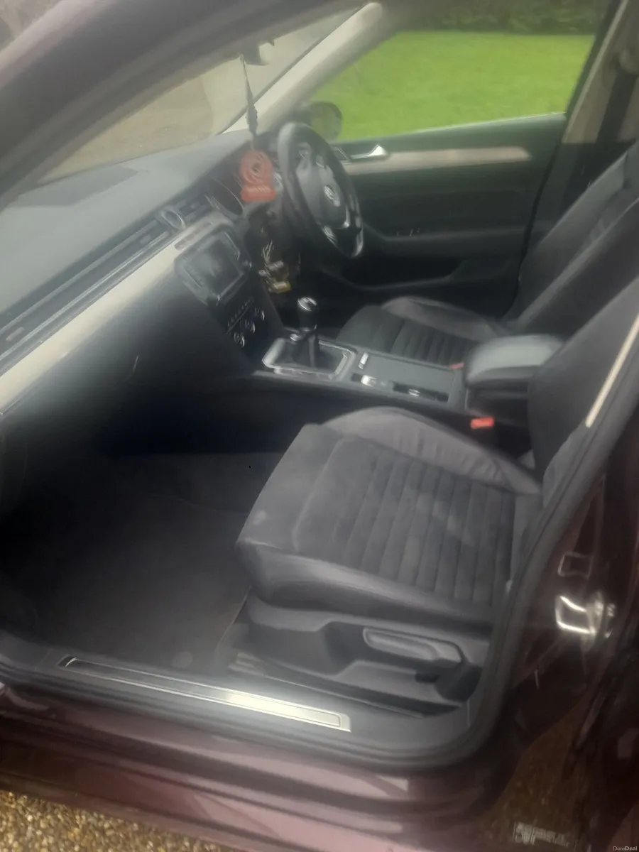 Volkswagen Passat 2016 - Image 2