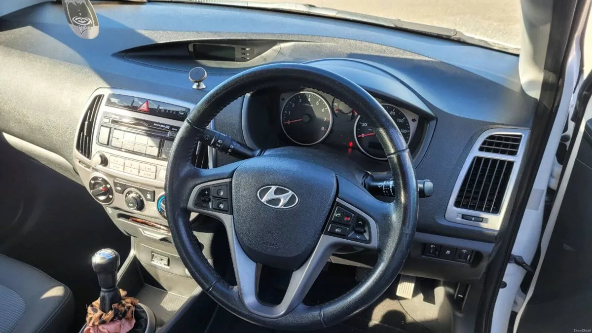 HYUNDAI i20 PETROL FOR SALE - Image 3