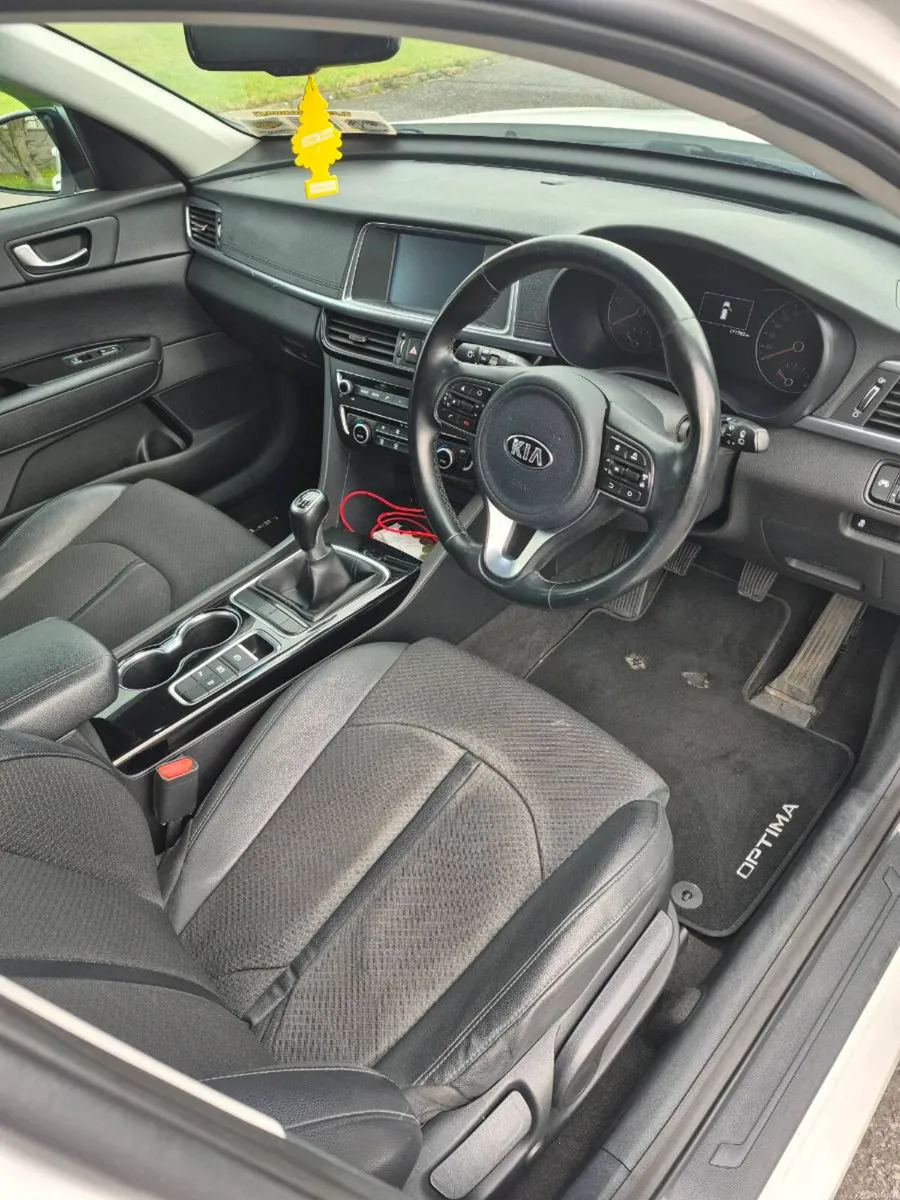 Kia Optima Sportswagon - Image 2
