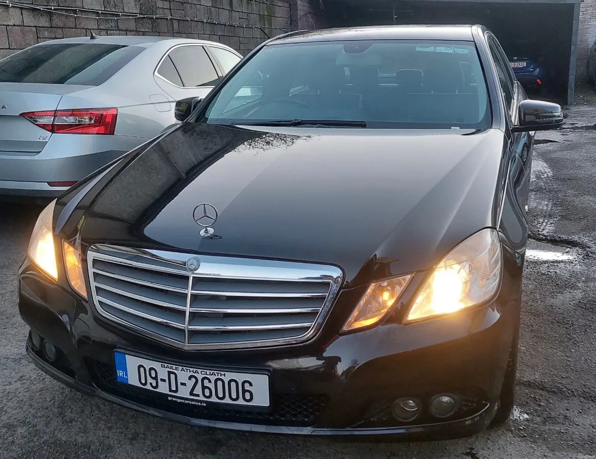 Mercedes-Benz E-Class 2009 Automatic - Image 3