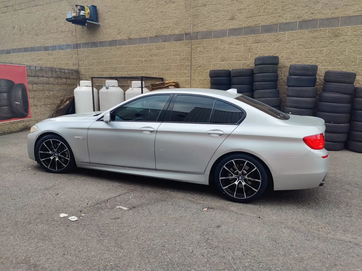 BMW 5-Series 2012 - Image 2