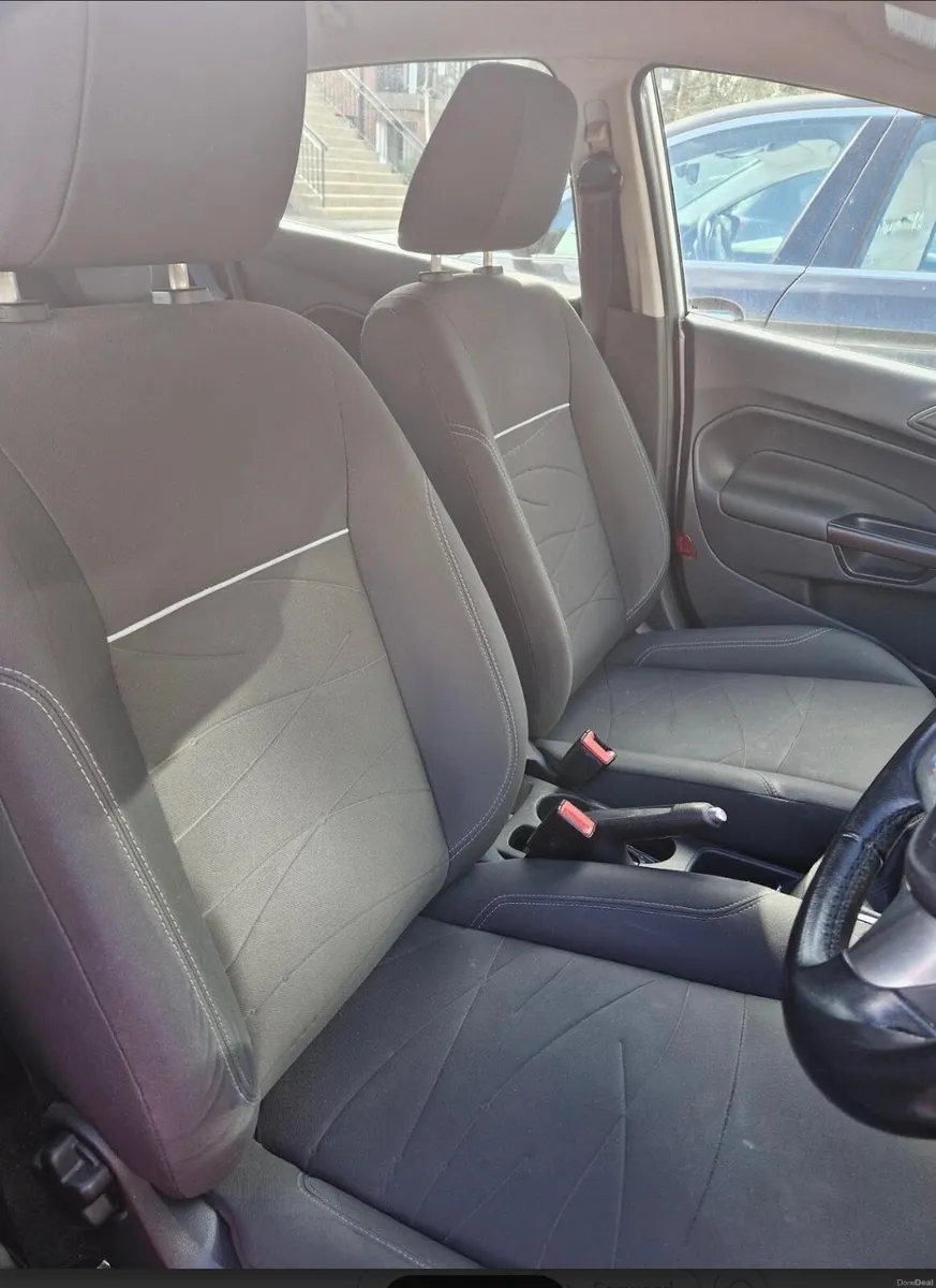 Ford Fiesta 2013 - Image 2