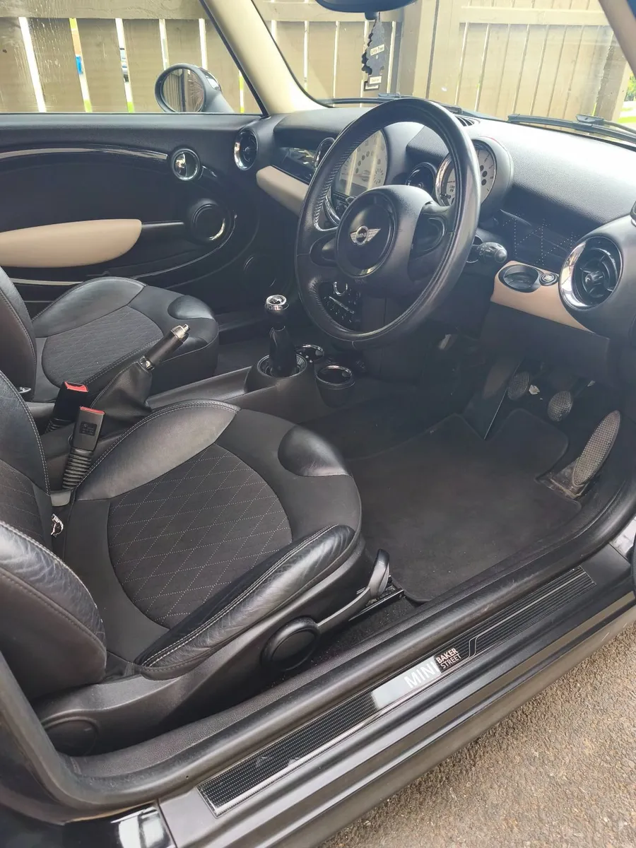 Mini Cooper 2014 - Image 2