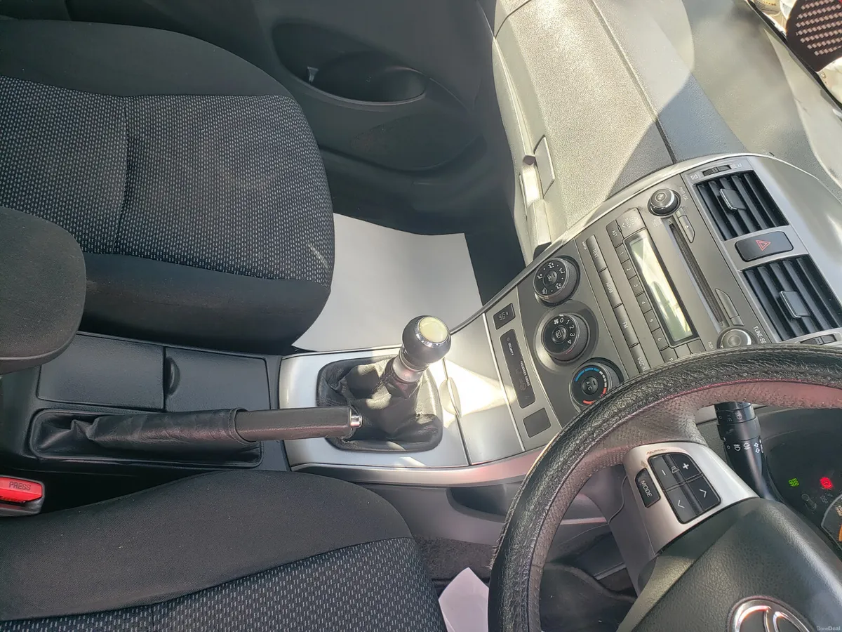 Toyota Corolla 2011 - Image 2