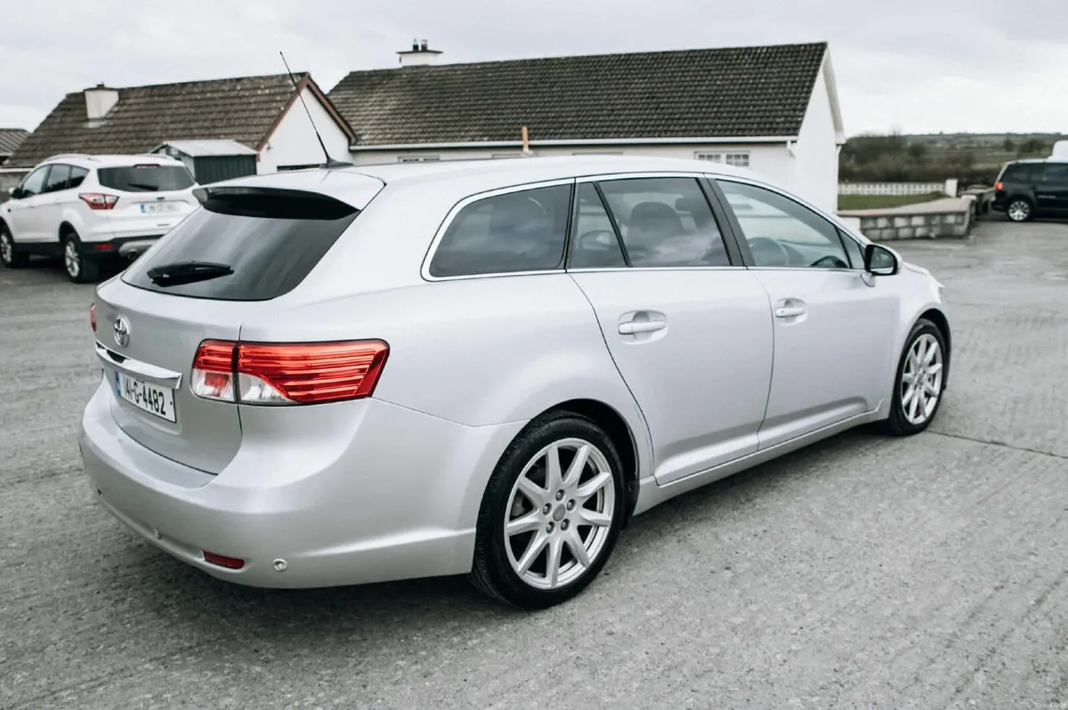 Toyota Avensis 2014 High spec - Image 2