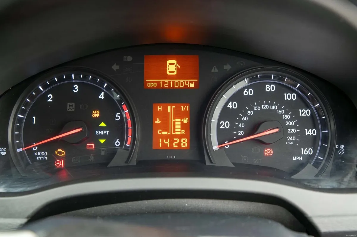 Toyota Avensis 2014 High spec - Image 4