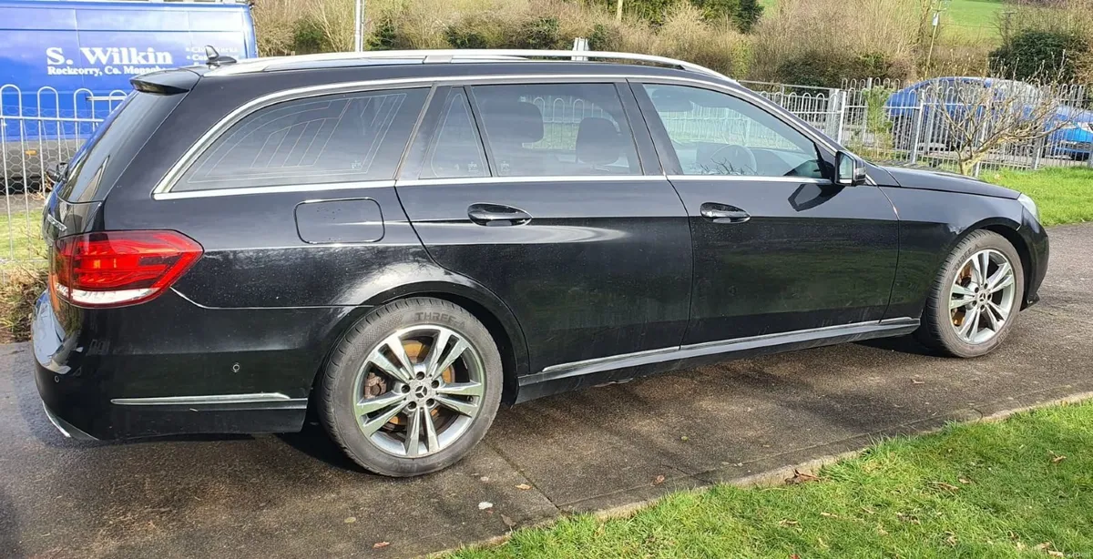 2013 Mercedes w212 e300 diesel-Hybrid Bluetec - Image 3