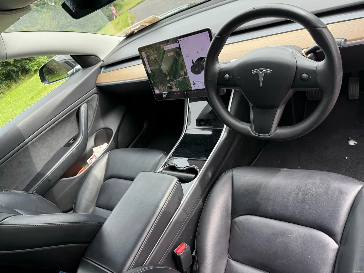 Tesla Model 3 - Image 4