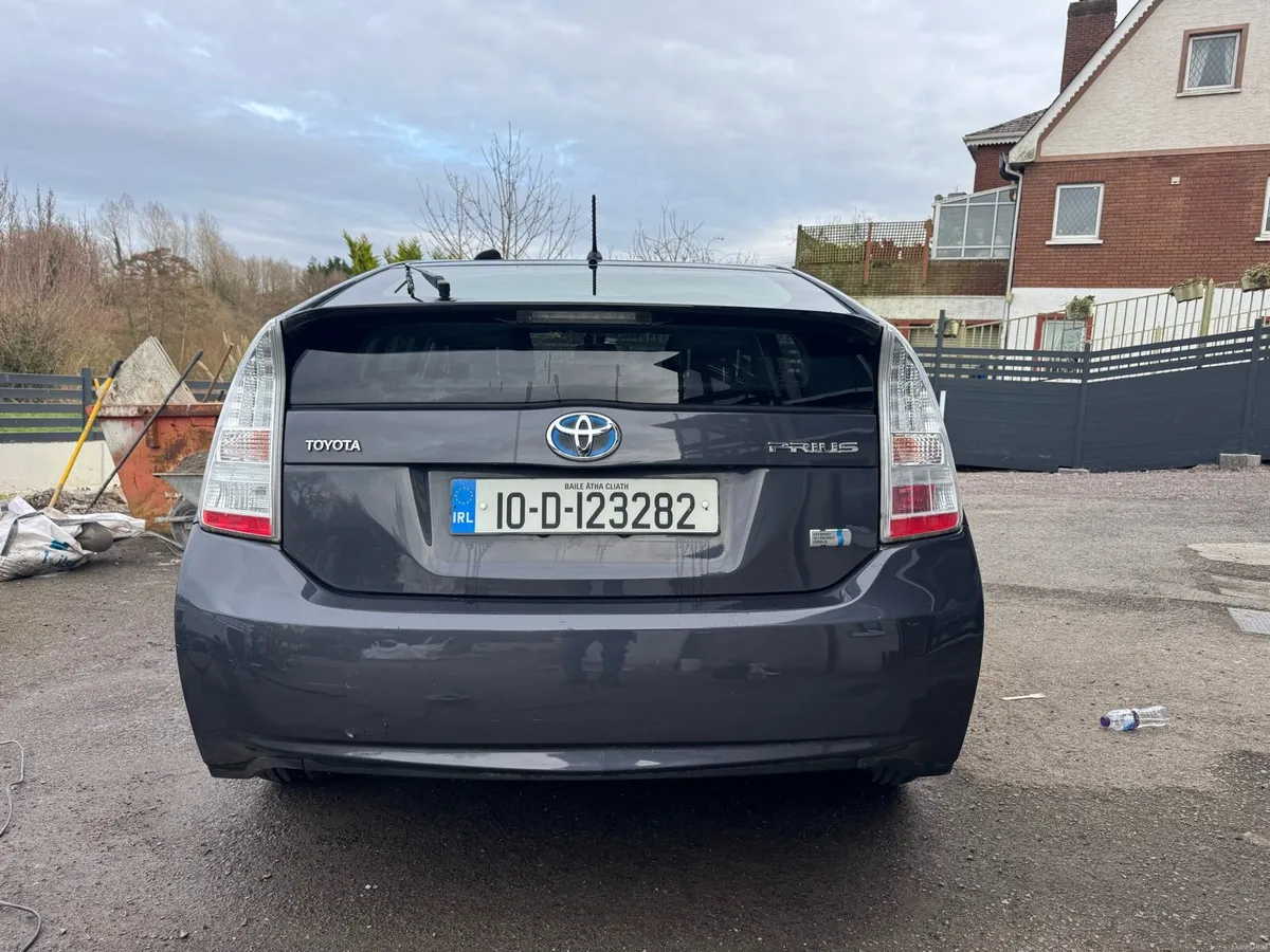 Toyota Prius T4 1.8 VVTI Hybrid - Image 2
