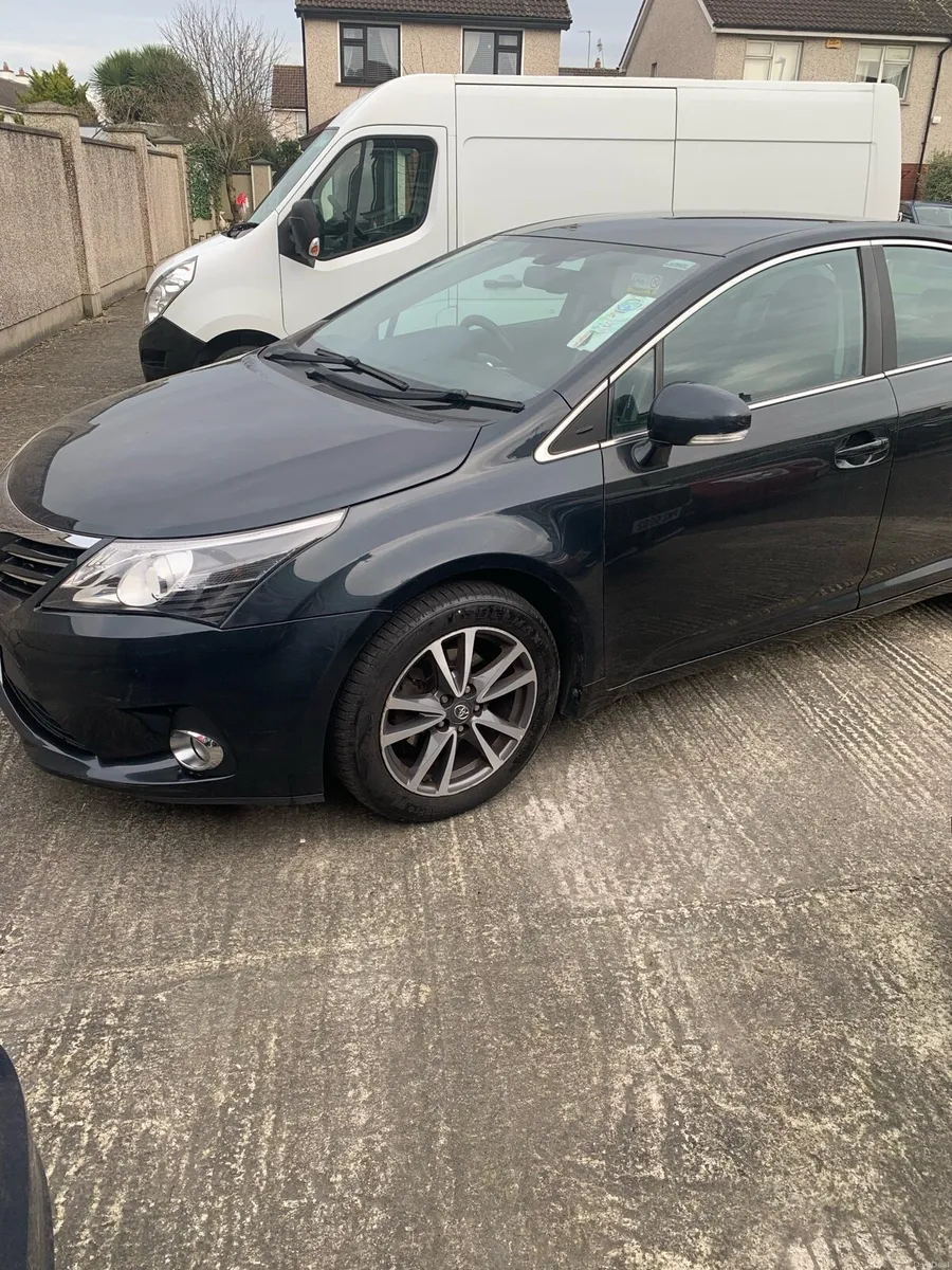 2015 Toyota avensis - Image 1