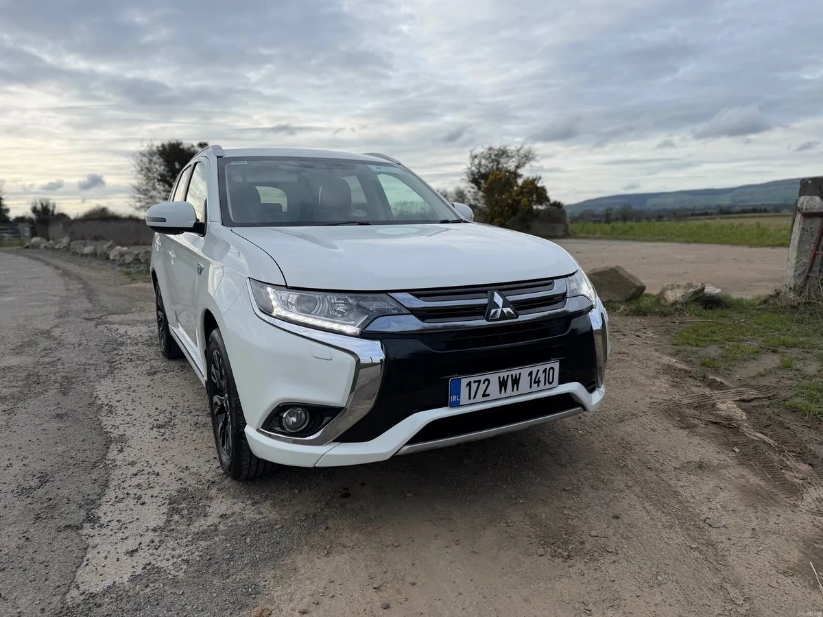 2017 Mitsubishi Outlander PHEV - Image 1