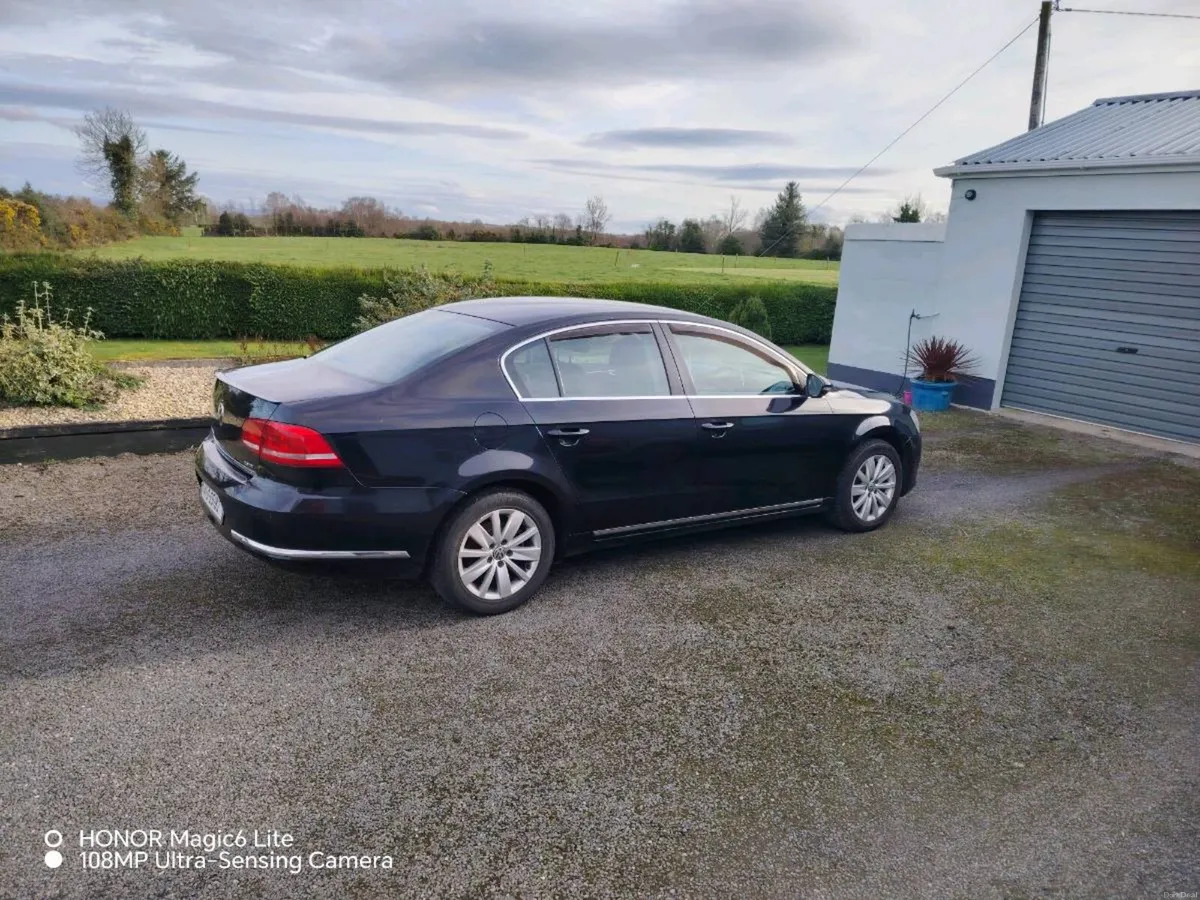 2014 Volkswagen Passat - Image 2