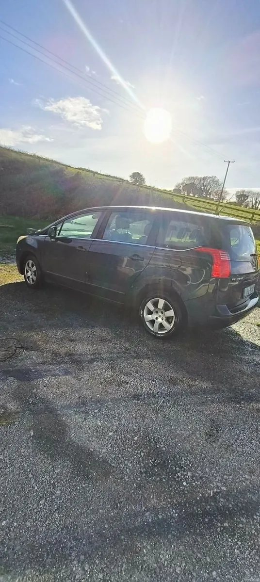 Peugeot 5008 2011 - Image 3