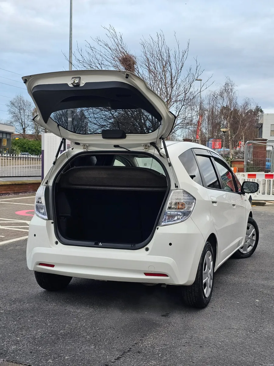 Honda Fit 2012 Hybrid - Image 4